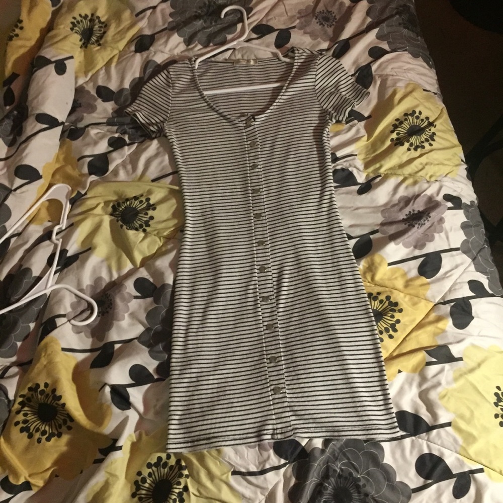Heart hips stripped button up and down dress.